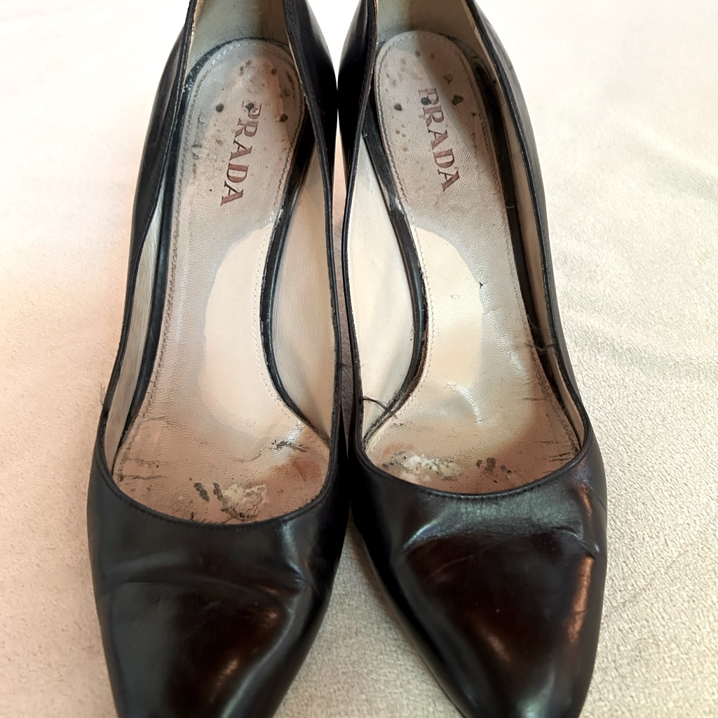 Prada Black Leather Classic Pump. Still Have A Lot Of Wear In Them.